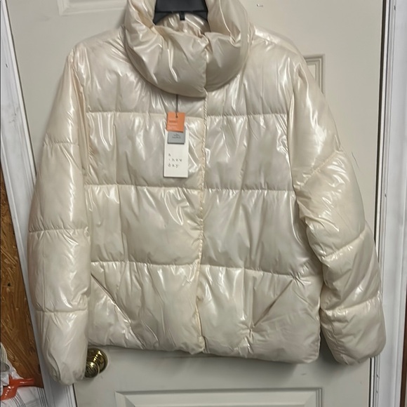 NWT Cream Puffer Jacket - Picture 1 of 11